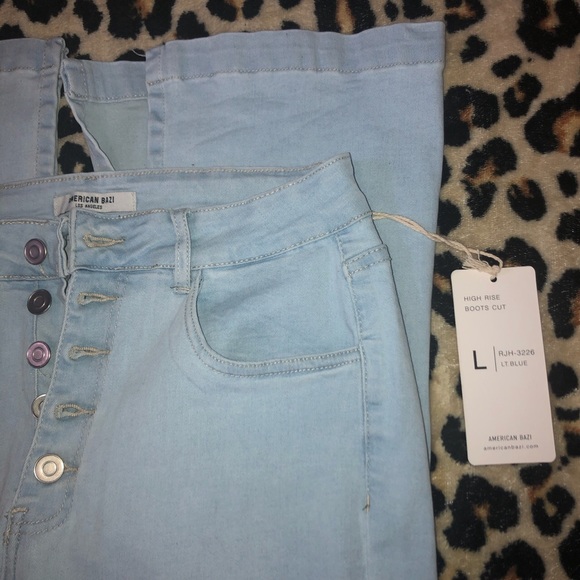 Light blue high rise flare jeans 💙 - Picture 2 of 5